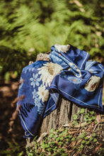 Load image into Gallery viewer, Bouquet Blue