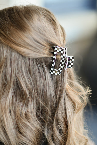 3 Easy Ways to Style Your Hair with a Claw Clip