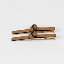 Load image into Gallery viewer, Susie Knot Alligator Tan
