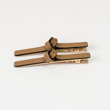 Load image into Gallery viewer, Susie Knot Alligator Tan
