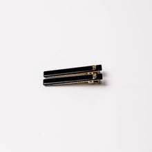 Load image into Gallery viewer, Winona PS Alligator Clips Black
