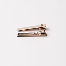 Load image into Gallery viewer, Winona PS Alligator Clips Beige
