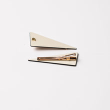 Load image into Gallery viewer, Loretta Triangle Clips Cream
